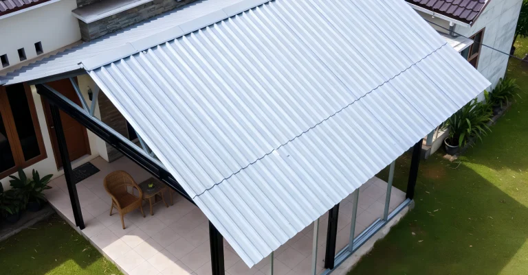 Atap Spandek Vs Atap Multilapis Alduro, Mana Lebih Adem dan Tahan Lama?